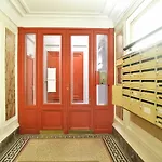 Cozy Apt Near Eiffel With Free Parking